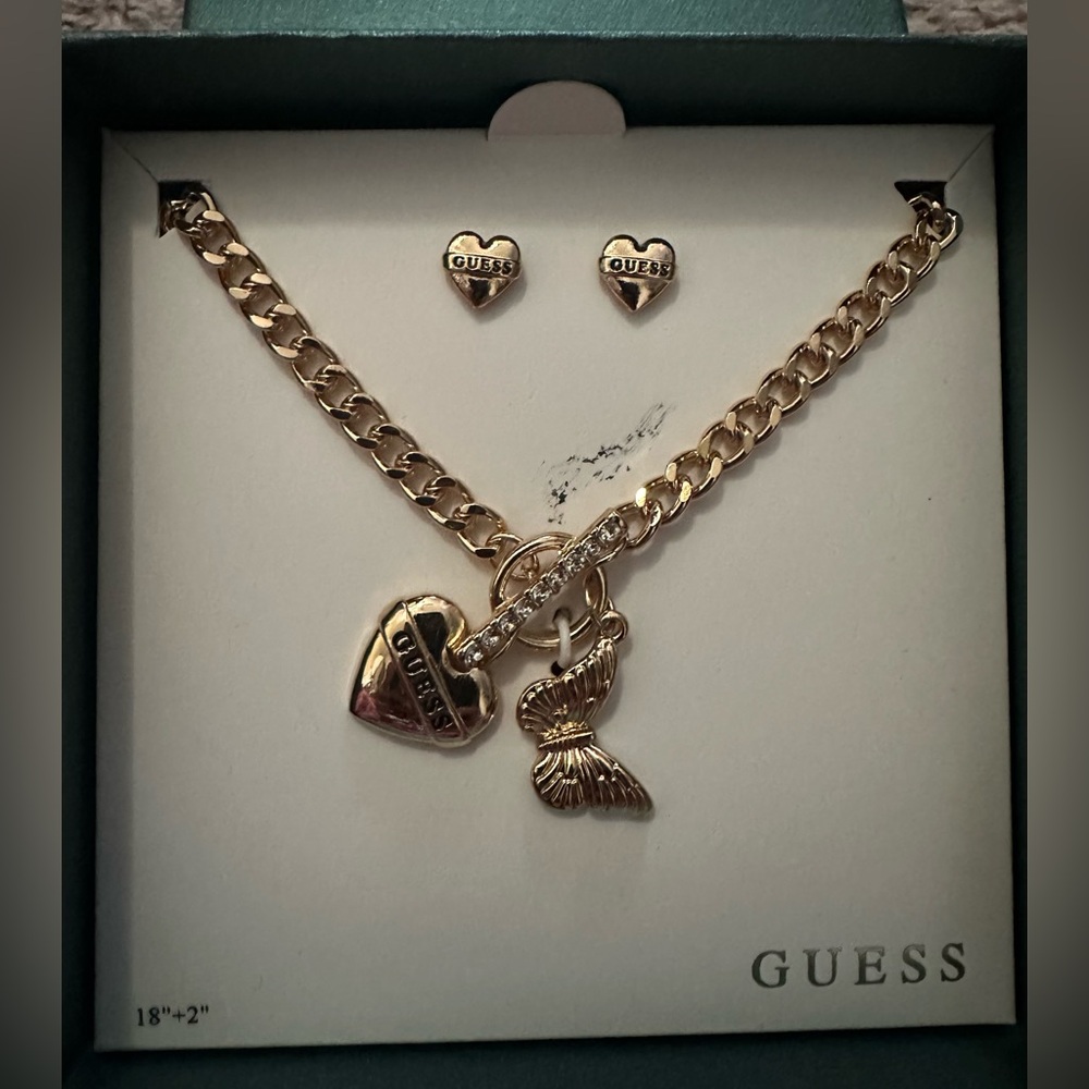 🪴GUESS Gold Heart Charm Bracelet and Earrings Set